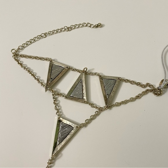 Bebe Triangular Tribal Hand Jewelry Ring Hand Chain - Picture 12 of 15